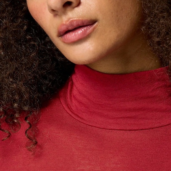 NEW J. CREW Tissue crepe turtleneck in Berry Sangria Red Size Small - Picture 2 of 7